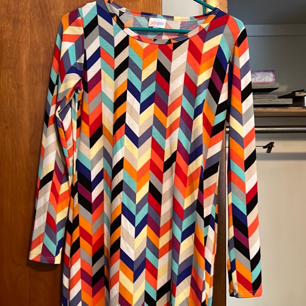 Long sleeve fitted body dress.